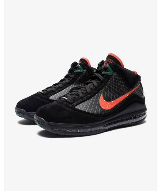 NIKE LEBRON VII - BLACK/ TEAMORANGE/ GORGEGREEN/ WHITE plus qu'un jeu 