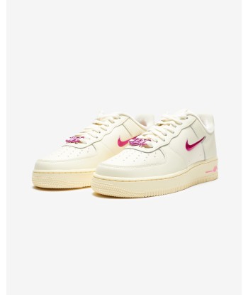 NIKE WOMEN'S AIR FORCE 1 '07 SE - COCONUTMILK/ PLAYFULPINK en linge