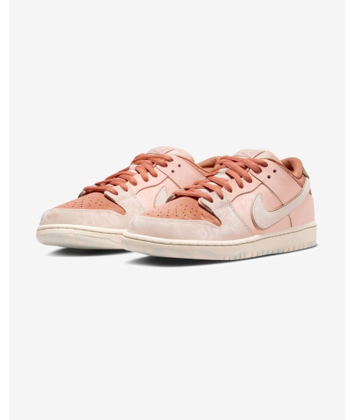 NIKE SB DUNK LOW PREMIUM - AMBERBROWN/ GUAVAICE la colonne vertébrale