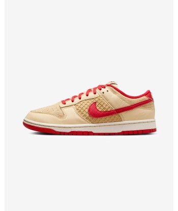 NIKE DUNK LOW RETRO SE - PALEVANILLA/ UNIVERSITYRED sur le site 