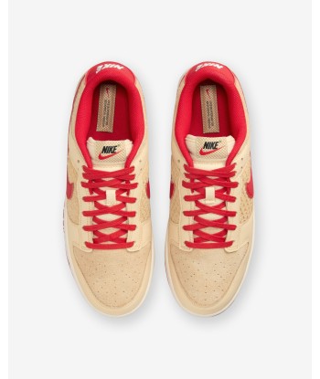 NIKE DUNK LOW RETRO SE - PALEVANILLA/ UNIVERSITYRED sur le site 