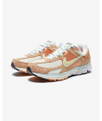 NIKE ZOOM VOMERO 5 - PALEIVORY/ CITRONTINT/ PALEIVORY/ HEMP chez Cornerstreet bien 